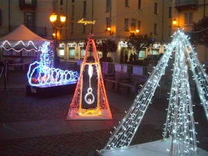 Le luci di Natale artistiche sono la piccola buona idea da seguire anche per tutto il resto: mostrare cose interessanti.